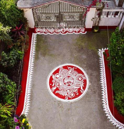 Bengali House Design, Wedding Alpona Design, Red Alpona Design, Rangoli Designs For Wedding, Round Alpona Design Bengali, Rangoli With Paint, Rangoli Painting On Floor, Alpana Designs Bengali Border, Wedding Rangoli Designs