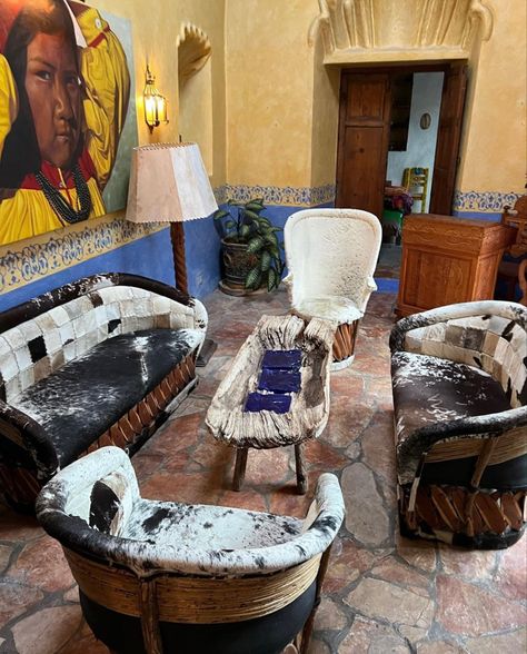 Hacienda Style Homes Mexican, Dreamy Living Room, Summer House Interiors, Mexican Bathroom, Mexican Interiors, Mexican Hacienda, Hacienda Style Homes, Mexican Home Decor, Lets Stay Home