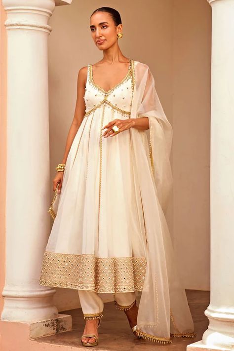 Chaashni – Ohaila Khan Suits For Women Indian, Anarkali Designs, Chinese Fancy Dress, White Anarkali, Lehenga Pattern, Trendy Outfits Indian, Diwali Outfits, New Saree Blouse Designs, Traditional Indian Dress