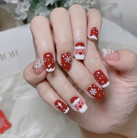 Nail Cristhmas Design Simple, X Mas Nails Design, Nail Art Natal Xmas, Noel Nail Art, Nail Noel Christmas, Christmas Nail Art Red, Nails Natal, Christmas Nails Elegant, Nails Noel