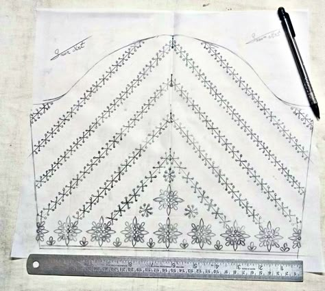 Blouse Tracing Designs, Cell Organelles, Peacock Embroidery Designs, Aari Design, Pepper Paste, Latest Blouse Designs Pattern, Tracing Sheets, Aari Designs, Design Pattern Art