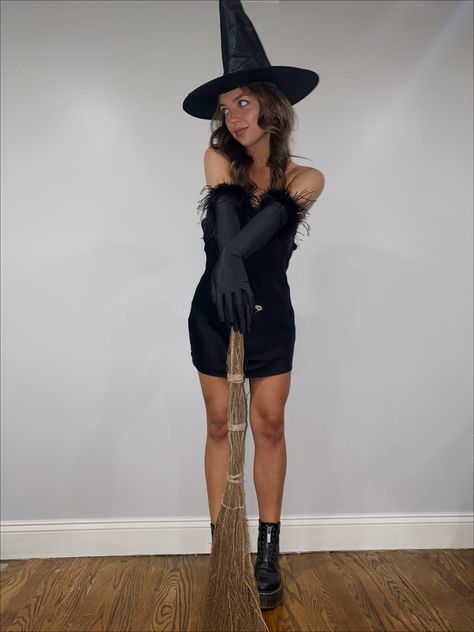 Witch costume, halloween, costume, witch, cute, college College Witch Costume, Witch Halloween Costume Aesthetic, Simple Witch Costume, Witches Halloween Costume, Bad Witch Costume, Hallo Costumes, Witch Costume Halloween, Wicked Witch Costume, Moon Sisters