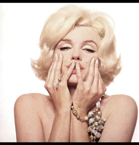 1962, June 23 - Marilyn “ Green Rhinestones “ by Bert Stern #marilynmonroe #bertstern Bert Stern, Norma Jeane, How To Pose, Bel Air, Marilyn Monroe, First Photo, Photo Sessions, Movie Stars, Aurora Sleeping Beauty