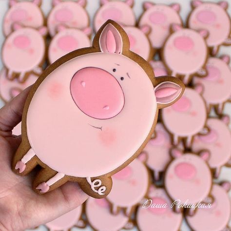 Stefani Pollack on Instagram: “What would you name this pig? Reposted from @dasharokitskaya 🐷 .…” Cookie Clothes, Farmyard Party, Farm Cookies, Pig Cookies, Best Cookies Ever, Fancy Cookies, Creative Cookies, Cookie Frosting, Animal Cookies