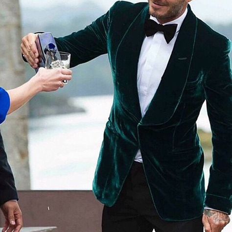 I'd venture to say this is a Tom Ford dinner jacket. The shape of the collar and the detail on the sleeve suggest it. Also, the "liquid" velvet. Navy Blazer Outfits, Velvet Blazer Outfit, Blazer Outfits Men, Velvet Suit, Green Suit, Green Blazer, Tuxedo For Men, Men’s Suits, Velvet Blazer