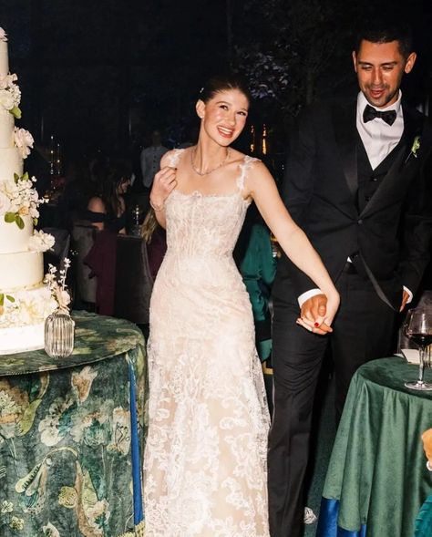 Bill Gates Daughter Jennifer’s Wedding Pictures With Beau Nayel Nassar Jennifer Gates, Bill Gates Daughter, Grace Kelly Wedding Dress, Vera Wang Wedding Gowns, Christian Wedding Gowns, Grace Kelly Wedding, Vera Wang Wedding, Reception Look, Reception Gown