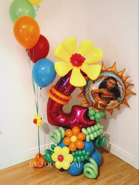 Balloons with different colours and shapes like flowers and greenery Moana Balloon Bouquet, Moana Birthday Balloons, Moana Balloons, Moana Centerpieces, Blaze And The Monster Machines Party, Moana Themed Party, Artist Birthday, Moana Birthday Party, Moana Party