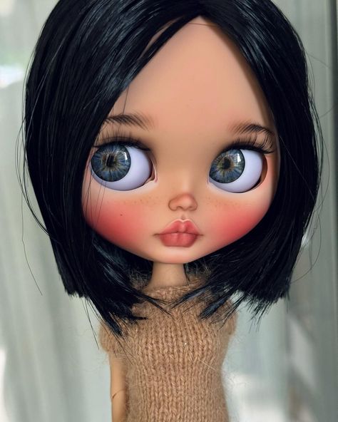 EB my blythe | Sold🤍 #blythe #blythedoll #blythecustom #blytheforadoption #blythefotography | אינסטגרם Blythe Dolls Black Hair Blue Eyes, Blythe Dolls Short Black Hair, Blythe Dolls Blue Eyes, Short Hair Blythe Doll, Blthye Dolls, Blythe Doll Short Hair, Blythe Dolls Black Hair, Jasmine Core, Hair Without Bangs