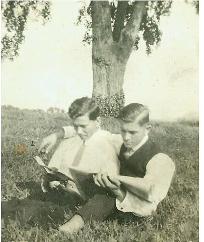 Gay History, Lgbt History, Under A Tree, Vintage Couples, Gay Aesthetic, The Embrace, Old Love, Vintage Portraits, Gay Art