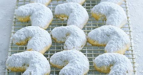 Austrlian Gourmet Traveller fast biscuit recipe for Kourabiedes (Greek walnut shortbread) Fast Biscuit Recipe, Kourabiedes Recipe, Shortbread Cookies Recipe, Greek Pastries, Greek Cookies, Greek Sweets, Christmas Biscuits, Vanilla Recipes, Greek Desserts