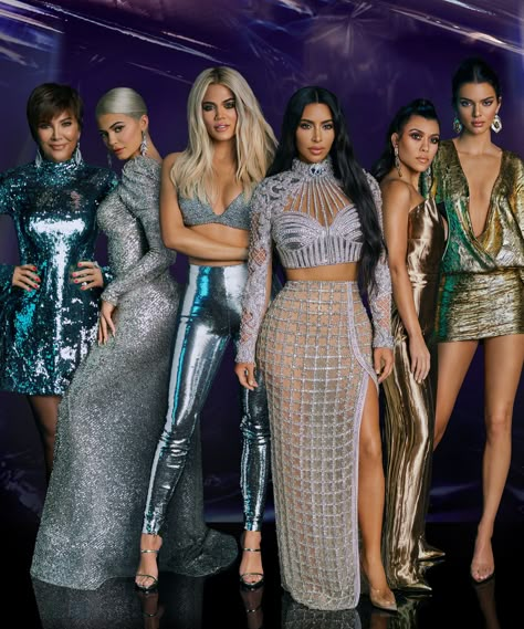 The Next Season Of KUWTK Looks So Bizarre #refinery29 Kendall Ve Kylie, Kardashian Quotes, Estilo Kardashian, Trajes Kylie Jenner, Kardashian And Jenner, Keeping Up With The Kardashian, Kardashian Jenner Family, Kardashians And Jenners, Robert Kardashian