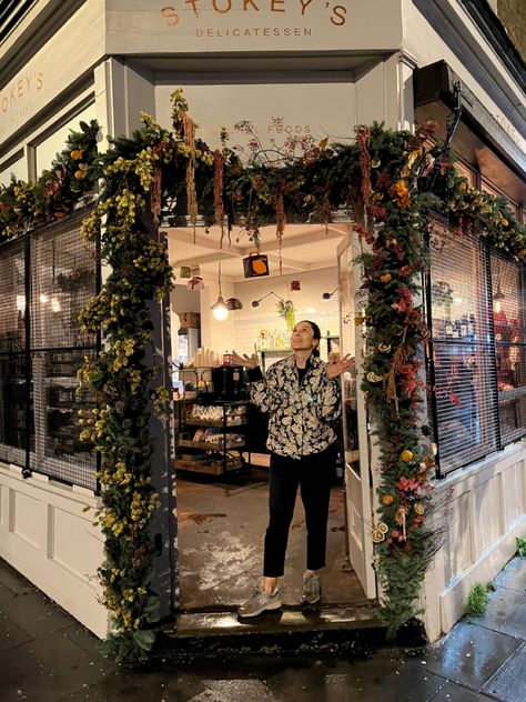 #london #flowers #flowerdesign #florist #christmas #christmasdisplay Florist Christmas Window Display, Flower Shop Christmas Display, London Flowers, Decoration Vitrine, Christmas Window Display, Christmas Window, Christmas Display, Shop Window, Shop Display