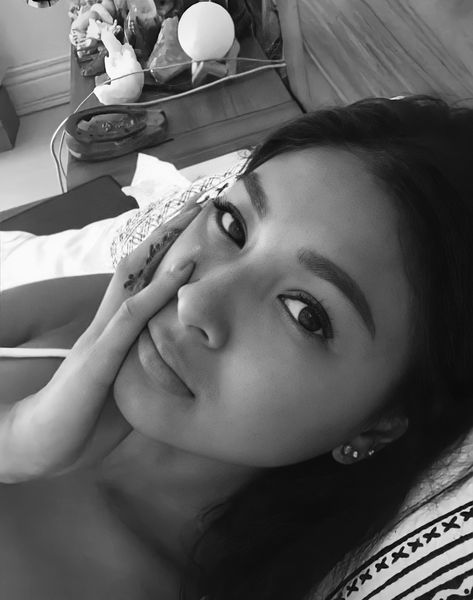 Nadine Lustre Selfie, Nadine Lustre Port, Nadine Lustre Instagram, Lady Luster, Filipino Celebrities, Nadine Lustre, Logo Facebook, Inspo Board, Selfie Ideas