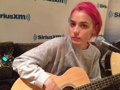 jenny lee!!!!! so cute Shannyn Sossamon, Melissa Auf Der Maur, Desert Island, Girl Bands, Indie Rock, Record Producer, Bass Guitar, Singer Songwriter, Rock Bands