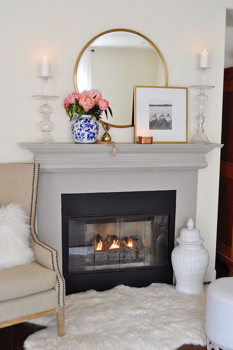 Living Room Mantle Decor, Spring Fireplace Decor, Painted Mantle, Spring Mantle Decor, Living Room Mantle, Summer Living Room, Fireplace Mantle Decor, Christmas Bathroom Decor, Christmas Fireplace Decor