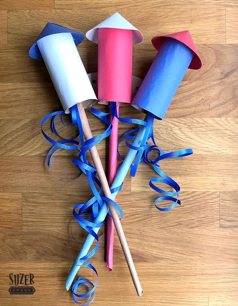 Get fired up about the fourth of July with a paper firework decoration made from toilet paper tubes, construction paper and ribbon | suzerspace.com Firework Costume Diy, Bonfire Party Decorations, Rocket Activities, Super Easy Crafts, Firework Party, Bonfire Night Crafts, Cheer Crafts, Fireworks Craft For Kids, How To Make Fireworks