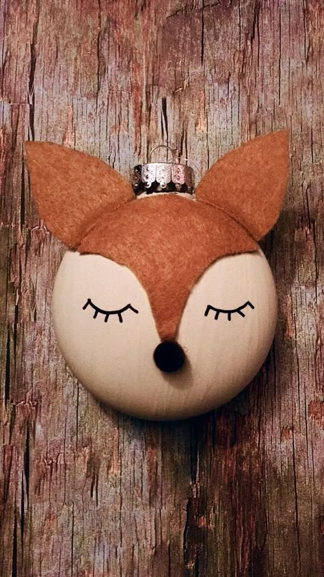 Fox Christmas Tree, Fox Ornament Diy, Christmas Fox Art, Fox Christmas Ornament, Deer Ornaments Diy, Fox Crafts, Fox Ornaments, Inexpensive Christmas Gifts, Animal Ornaments