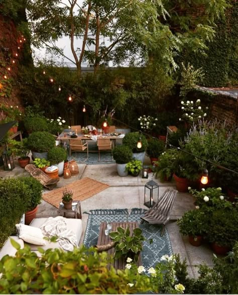 Boho Eclectic Bedroom, Backyard Envy, Rooms Decor, Relaxing Places, Mediterranean Decor, Eclectic Bedroom, Boho Eclectic, Outdoor Landscaping, Colorful Garden