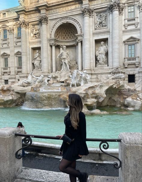 Fontana Di Trevi Photo Ideas, Rome Photo Ideas, Rome Photoshoot, Rome Pictures, Rome Winter, Rome Outfits, Rome Photography, Italy Winter, All About Italy