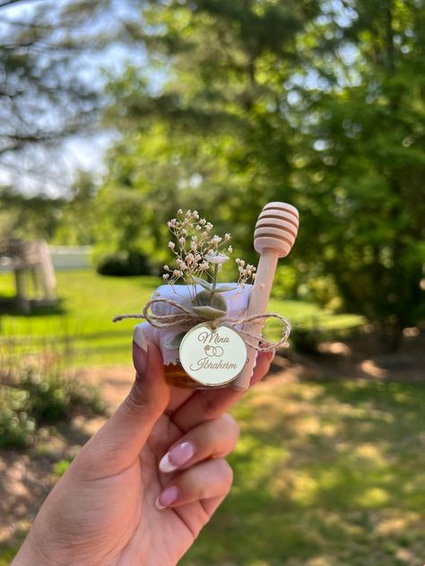 Honey jar wedding favors