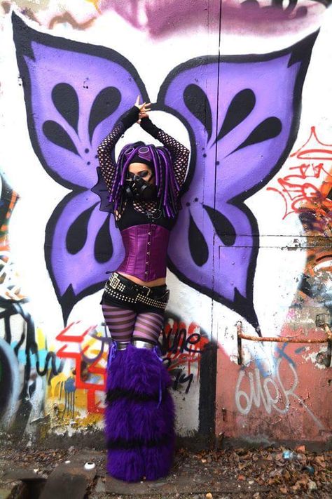 love the shorts Purple Goth Outfits, Cybergoth Outfits, Cybergoth Aesthetic, Industrial Dance, Cybergoth Fashion, Industrial Goth, Dark Beauty Fashion, Cybergoth Style, Goth Outfit Ideas