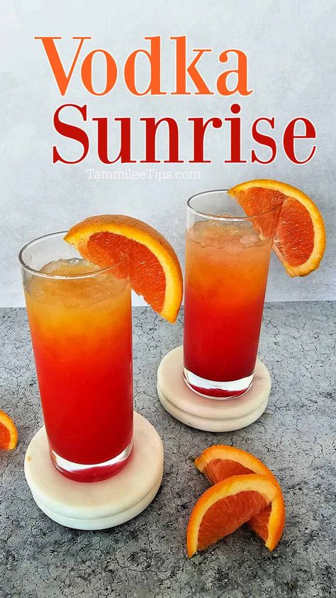 How to make a Vodka Sunrise Recipe with Vodka, Grenadine, and Orange Juice. The grenadine and orange juice create a sunrise effect Vodka And Orange Juice Recipes, Orange Vodka Recipes, Lemonade Alcohol Drinks, Orange Vodka Cocktails, Vodka Sunrise Recipe, Vodka Drinks Recipes, Vodka And Orange Juice, Flavored Vodka Drinks, Cocktails With Vodka