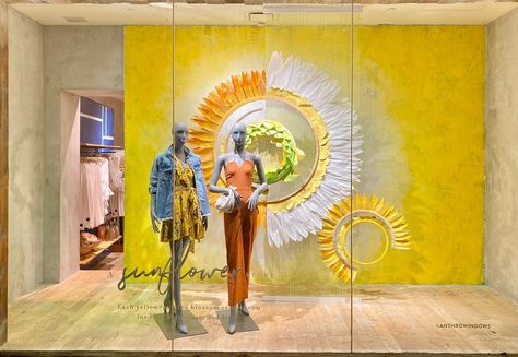 Anthropologie Summer Window Installations — VIM + VENTURE Summer Retail Window Displays, Anthropologie Windows, Anthropologie Window Display, Diy Teen, Summer Window Display, Sun Window, Commercial Design Exterior, Summer Window, Retail Windows