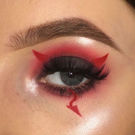 Devil Makeup Halloween Pretty, Devil Girl Makeup, Hallowen Schminke, Devil Makeup Halloween, Maquillage Goth, Maquillage Halloween Simple, Demon Makeup, Makeup Zombie, Nails Grunge