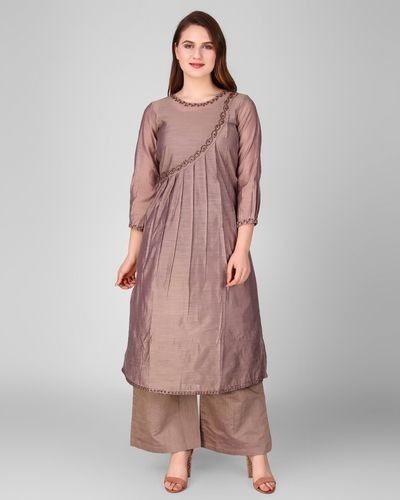 Plain Kurti Designs With Lace, Dusty Pink Silk, Plain Kurti Designs, Kurta Pattern, Trendy Kurti, Dori Embroidery, Kurti Fashion, Kurti Styles, Silk Kurti Designs