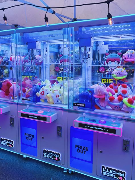 claw machine!! Arcade Claw Machine Aesthetic, Claw Machine Arcade, Claw Machine Aesthetic, Aesthetic Subliminal, Arcade Core, Arcade Claw Machine, Mini Claw Machine, Custom Keyboards, Portfolio Cover Design