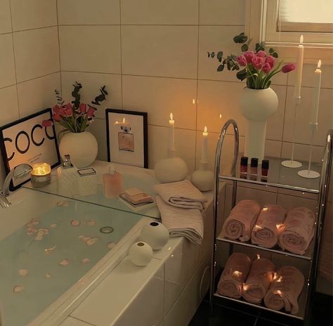 m ✨ (@PRADAXBBY) on X Pamper Aesthetic, Coquette Lifestyle, Bath Aesthetic, Girl Therapy, Shabby Chic Bathroom, Spa Tub, Morning Skin Care Routine, Chic Bathrooms, Girls Bathroom