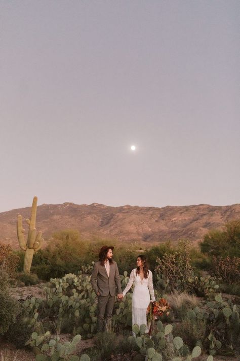 Traveling intimate wedding + elopement photographer - Maddie Mellott Photography Bohemian Desert Wedding, Elopement Ideas Arizona, Saguaro National Park Elopement, Wedding Photo Ideas Desert, Desert Elopement Arizona, Desert Wedding Inspiration, Desert Elopement Photography, Saguaro National Park Wedding, Desert Wedding Pictures