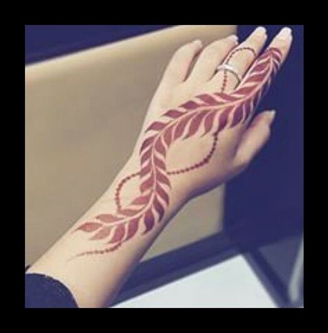 40 Creative Yet Simple Mehndi Designs For Beginners || Easy Mehndi Designs With Images | Bling Sparkle Leafy Mehendi Designs, Leafy Henna Design, Leaf Mehendi Designs, Simple Mehndi Designs For Beginners, Henne Tattoo, Indian Mehndi Designs, Mehndi Designs 2018, Modern Henna Designs, Henna Art Designs