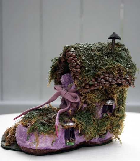 Ideas Para Decorar Jardines, Gnome Houses, Fairy Gnome, Fairy Homes, Fairy Village, Fairy Home, Miniature Things, Fairy Furniture, Faeries Gardens