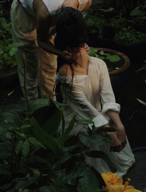 Ethereal Couple, Aesthetics Photoshoot, Ethereal Photography, Painting Model, Love Aesthetic, Aesthetic Retro, Photoshoot Idea, Love Photo, Love Garden