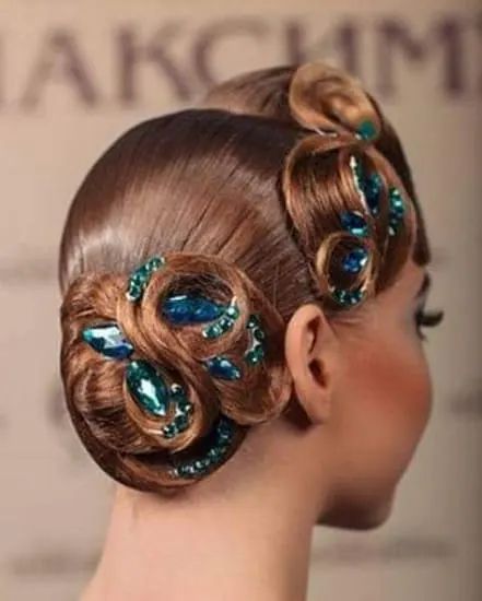 32 Hottest Dance Hairstyles to Try in 2024 – Hairstyle Camp Recital Hairstyles, Dance Competition Hair, High Bun Hair, Dancing Dresses, Competition Hair, Ballroom Hair, Hairstyles For Girls, Dance Hairstyles, Ballroom Dancing