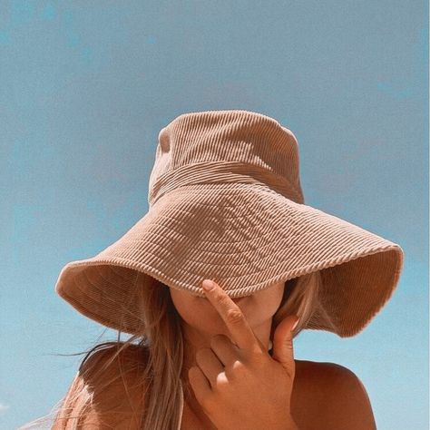 Gilmore Girls Movie, Bucket Hat Aesthetic, Bucket Hat Beach, Grandma Aesthetic, Mario Badescu Facial Spray, Hat Aesthetic, Girl Movies, Beach Poses, Beach Hat