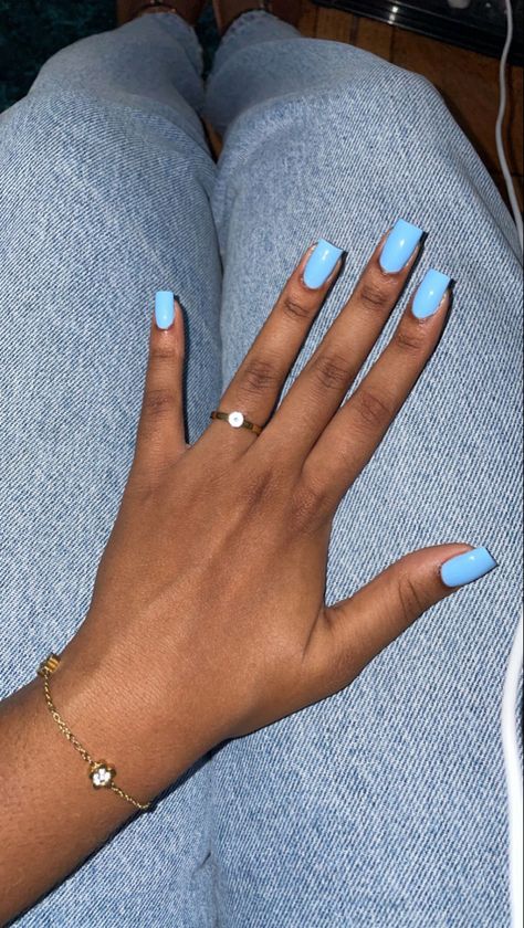 #nails #unhas May Nail Designs Inspiration, Cute Basic Blue Nails, Nail Designs Plain Colors, Solid Color Short Square Nails, One Color Short Nails, Solid Colour Nail Ideas, Solid Color Square Nails, Square Nails Solid Color, Acrylic Nail Set Ideas