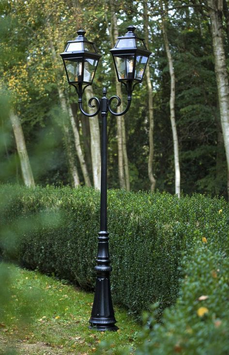 Garden Lamps Outdoors, Garden Lamp Post, Landscape Lighting Design, Outdoor Lamp Posts, Urban Painting, Driveway Lighting, Countryside Cottage, Victorian Lamps, Garden Lamp