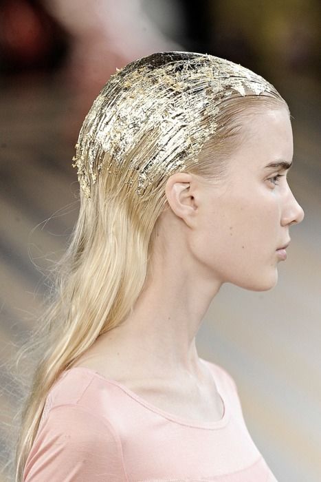 Gold Foil Hair Runway Hair, Paolo Roversi, Editorial Hair, Tim Walker, Glitter Hair, Golden Girl, Gold Hair, Grunge Hair, Gold Accessories