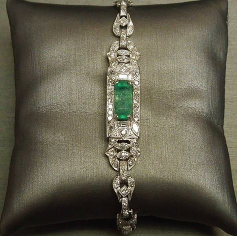 Art Deco Emerald Bracelet | 1920s Emerald Bracelet | Antique Green Gemstone Bracelet Art Deco Jewellery 1920s, Antique Emerald Bracelet, Art Deco Jewelry Bracelet, 1920 Jewelry, Art Deco Jewelry Rings, Bijoux Art Deco, 1920s Jewelry, Art Deco Emerald, Antique Green