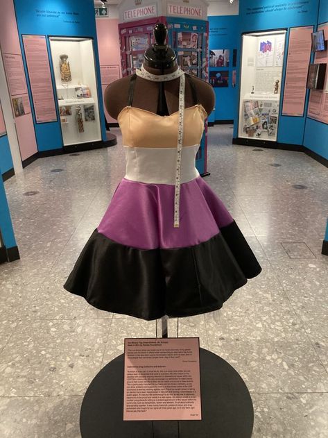 Enby Prom Dress, Nonbinary Flag Outfit, Pride Prom Outfits, Cool Outfits Nonbinary, Gender Fluid Prom Outfit, Nonbinary Pride Outfit, Alt Pride Outfit, Enby Prom Outfit, Gender Fluid Clothes