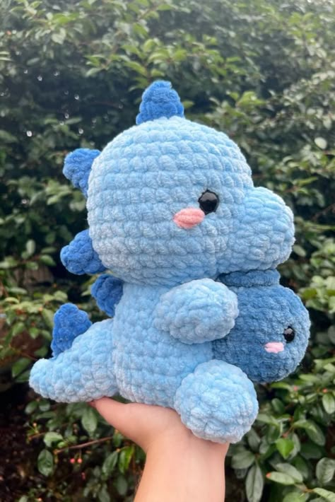 these images are for crochet patterns and these images are for crochet gifts Blue Crochet Animals, Blue Crochet Plushies, Blue Crochet Pattern, Blue Crochet Projects, Knitting Ideas For Beginners, Blue Plushie, Blue Amigurumi, Crochet Start, Crochet Succulent