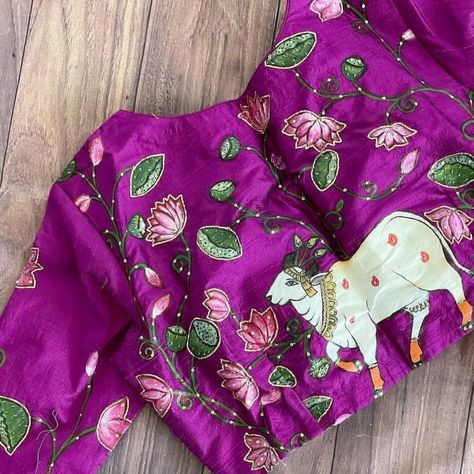 Kalamkari Blouse, Attractive Clothing, Choli Blouse, Wedding Saree Blouse, Wedding Saree Blouse Designs, Traditional Blouse Designs, Hand Work Blouse, Unique Blouse Designs, Hand Work Blouse Design