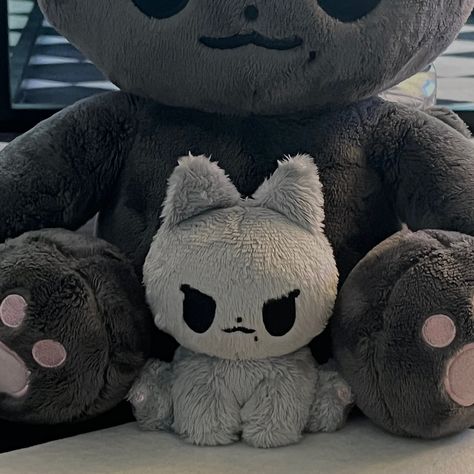 Dark Plushies Aesthetic, Acubi Pfp, Plushies Aesthetic, Kawaii Plush, Kawaii Plushies, Cute Stuffed Animals, Cute Plush, Cute Dolls, Cute Photos