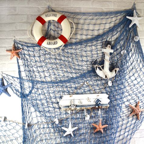 Nautical net decor                                                                                                                                                                                 More Deco Theme Marin, Fish Net Decor, Decor Marin, Deco Marine, Nautical Bathrooms, Nautical Party, Ocean House, Fish Net, Nautical Baby Shower