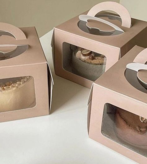 Cake box with window and handle Slice Cake Packaging, Dessert Boxes Packaging, Bakery Boxes Packaging, Cake Box Cake, How To Make Pastry, Cake Boxes Packaging, Bakery Packaging Design, Rectangular Cake, Bake Sale Packaging