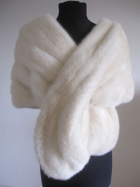 Dress With Fur Coat, Fur Aesthetic, Cream Blonde, White Stole, Vintage Fur Stole, Fur Outfit, Mink Stole, Knightsbridge London, White Fur Coat