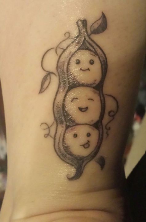 Peas In A Pod Tattoo, 3 Sister Tattoos, Siblings Tattoo For 3, 3 Peas In A Pod, Cute Sister Tattoos, Family First Tattoo, Cousin Tattoos, Matching Friend Tattoos, Sisters Tattoo