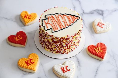 Sweet Petites KC, LLC on Instagram: "Happy Super Bowl Week, #ChiefsKingdom!❤️🏈💛 Stop by the bakeshop from 10-4 today through Saturday for your favorites. 🏈See all of our Chiefs treats at the link in our Bio. Place your pre-orders for the big game by emailing us at orders@sweetpetiteskc.com" Chiefs Cupcakes Kansas City, Kansas City Chiefs Cake Ideas, Kc Chiefs Birthday Cake, Chiefs Birthday Party, Chiefs Birthday Cake, Chiefs Dessert Kansas City, Kc Chiefs Cake, Kc Chiefs Cookie Cake, Kansas City Chiefs Cake